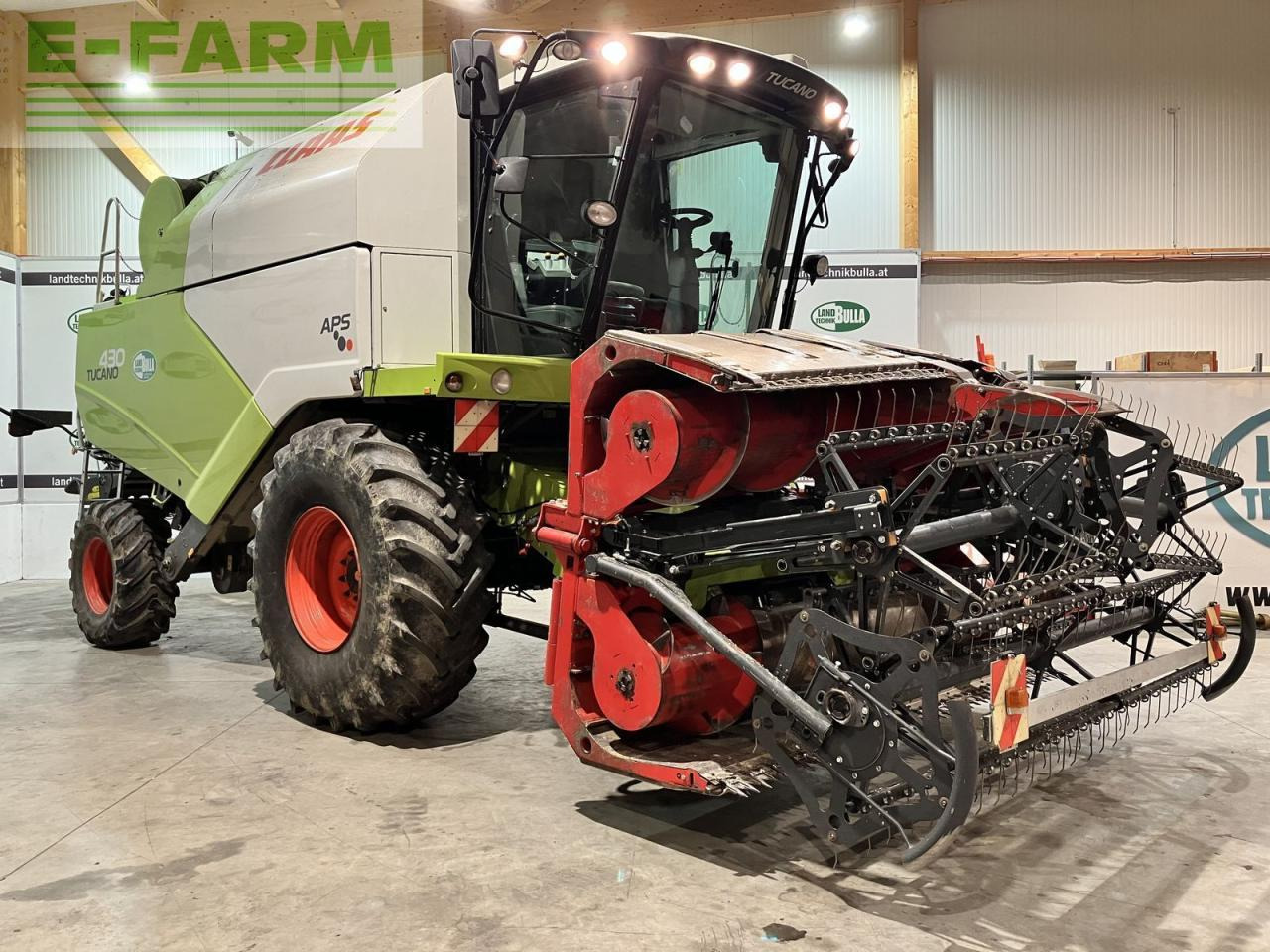 CLAAS tucano 430 - Kombájn: 2 kép. CLAAS tucano 430 - Kombájn: 2 kép.