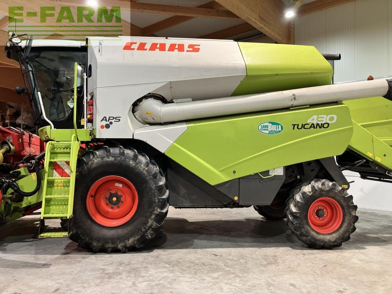 CLAAS tucano 430 - Kombájn: 5 kép. CLAAS tucano 430 - Kombájn: 5 kép.