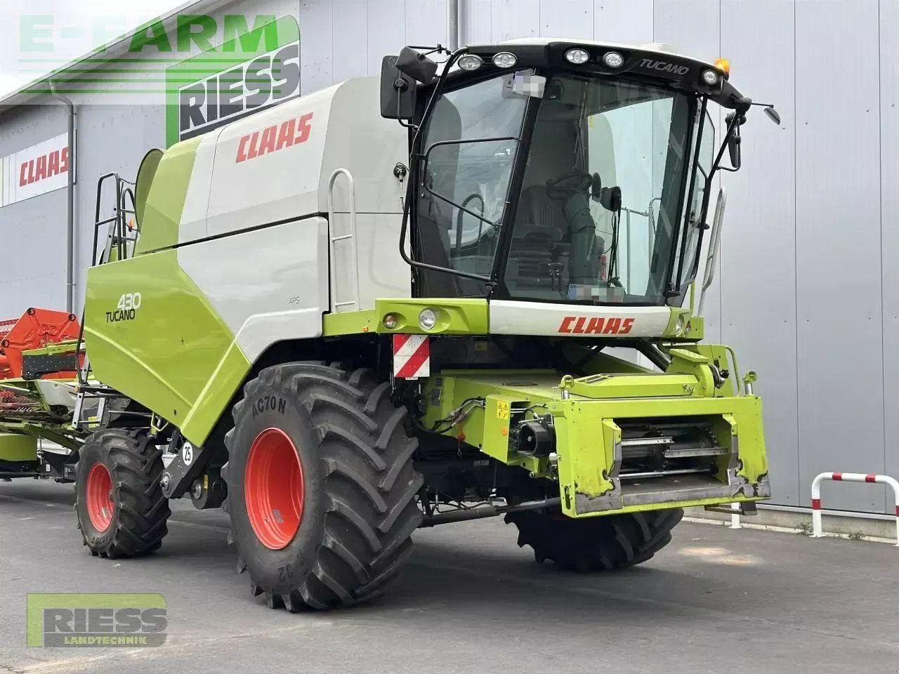CLAAS tucano 430 vario 560 l34 - Kombájn: 2 kép. CLAAS tucano 430 vario 560 l34 - Kombájn: 2 kép.