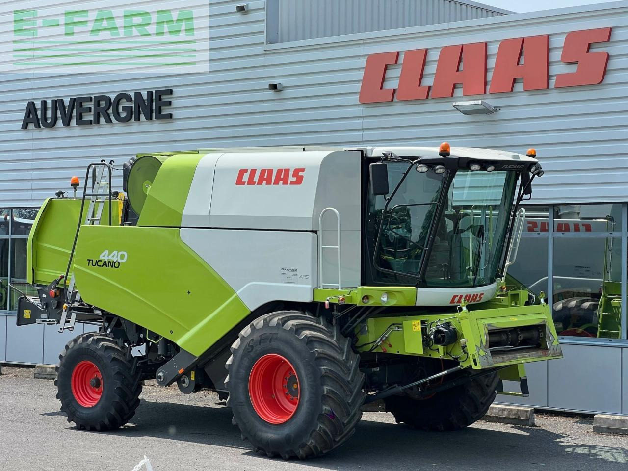 CLAAS tucano 440 - Kombájn: 1 kép. CLAAS tucano 440 - Kombájn: 1 kép.