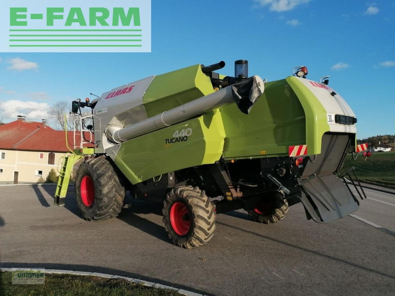 CLAAS tucano 440 - Kombájn: 4 kép. CLAAS tucano 440 - Kombájn: 4 kép.