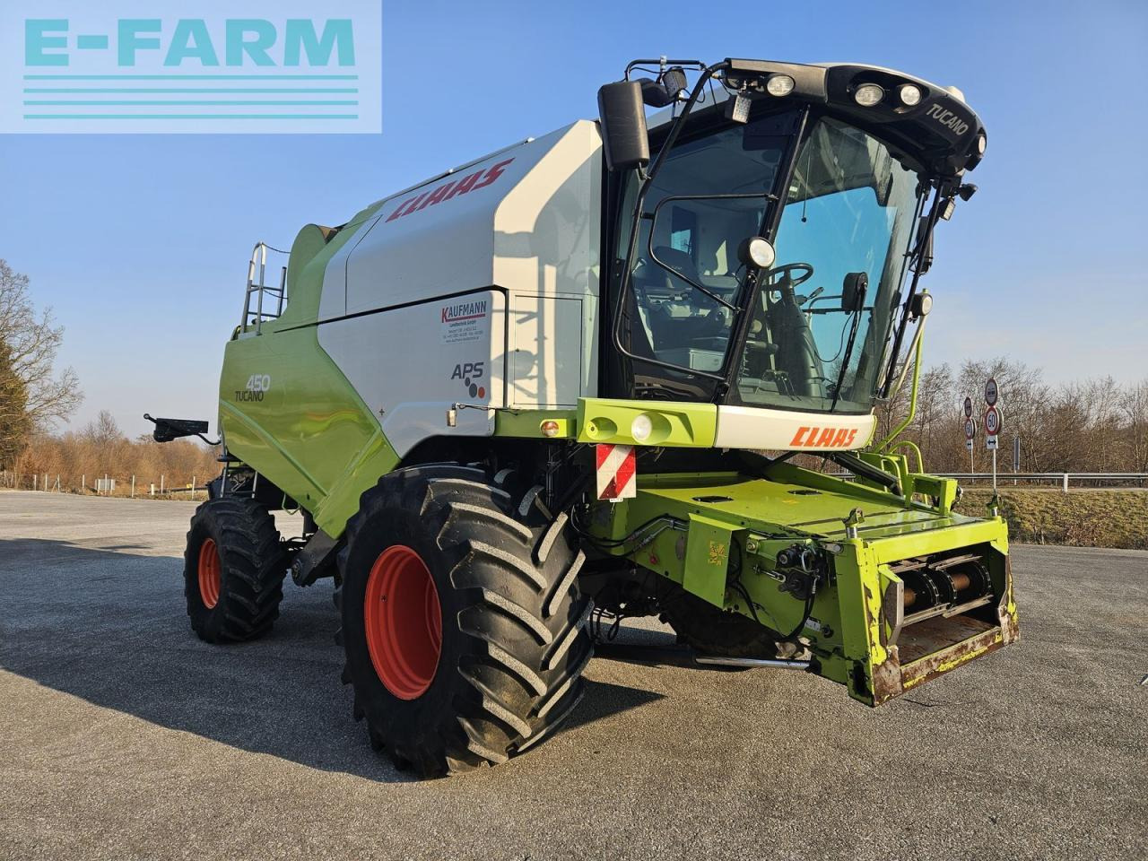 CLAAS tucano 450 - Kombájn: 3 kép. CLAAS tucano 450 - Kombájn: 3 kép.