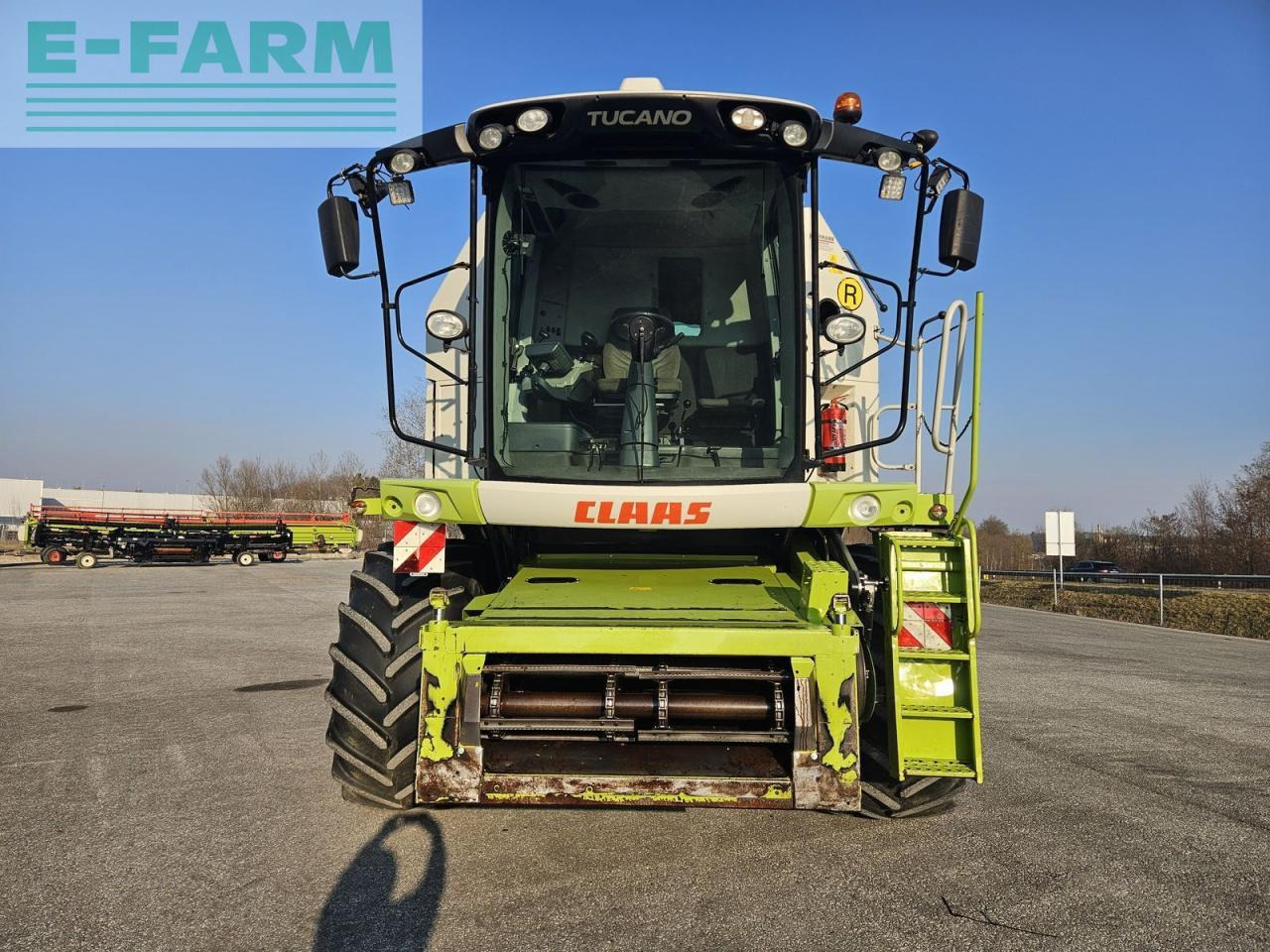 CLAAS tucano 450 - Kombájn: 2 kép. CLAAS tucano 450 - Kombájn: 2 kép.