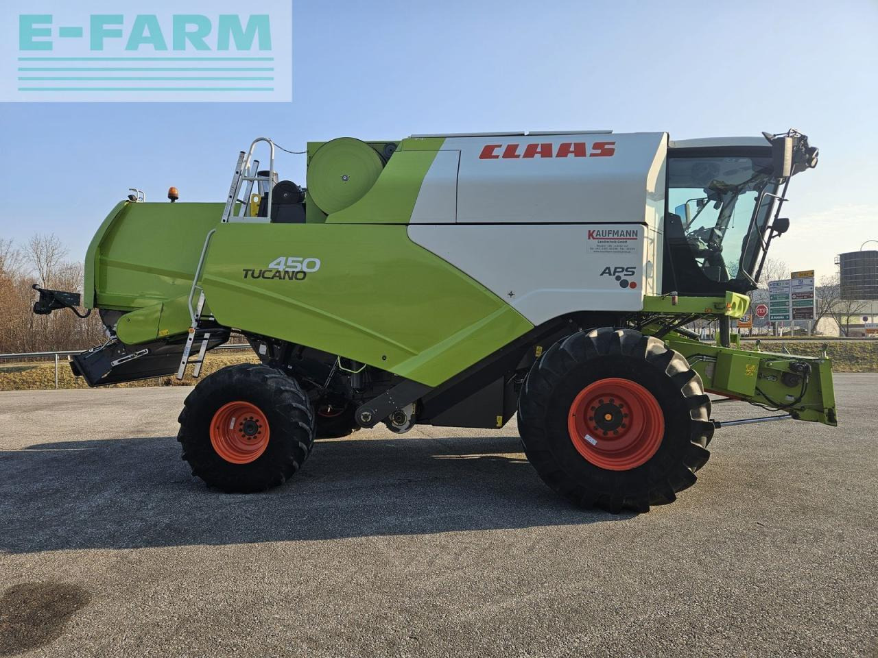CLAAS tucano 450 - Kombájn: 4 kép. CLAAS tucano 450 - Kombájn: 4 kép.