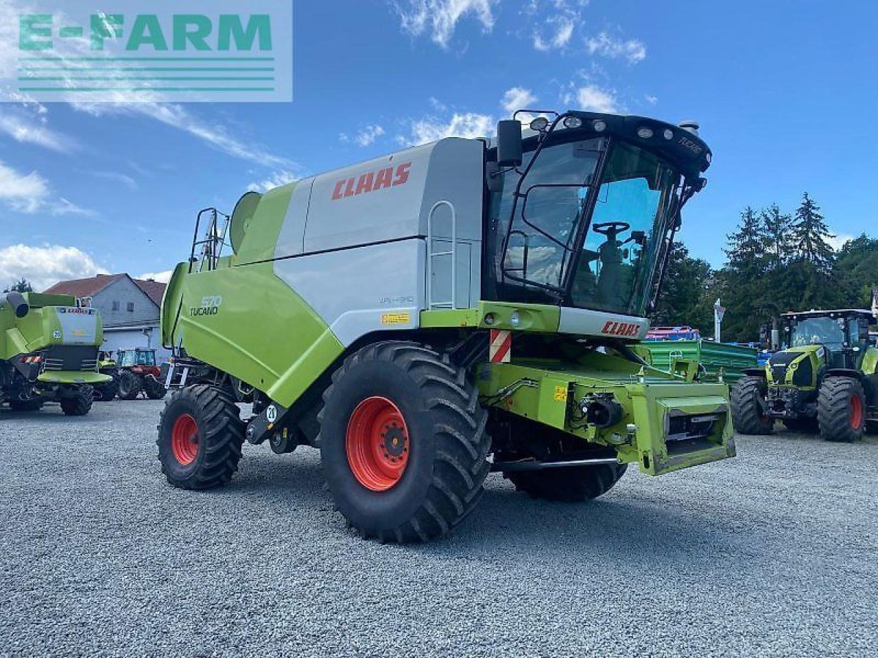 CLAAS tucano 570 - Kombájn: 1 kép. CLAAS tucano 570 - Kombájn: 1 kép.