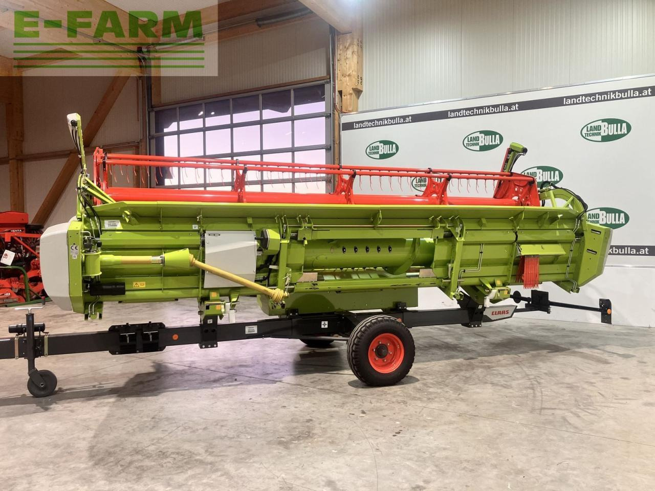 CLAAS v 620 mit wagen - Takarmánybetakarító gép: 4 kép. CLAAS v 620 mit wagen - Takarmánybetakarító gép: 4 kép.