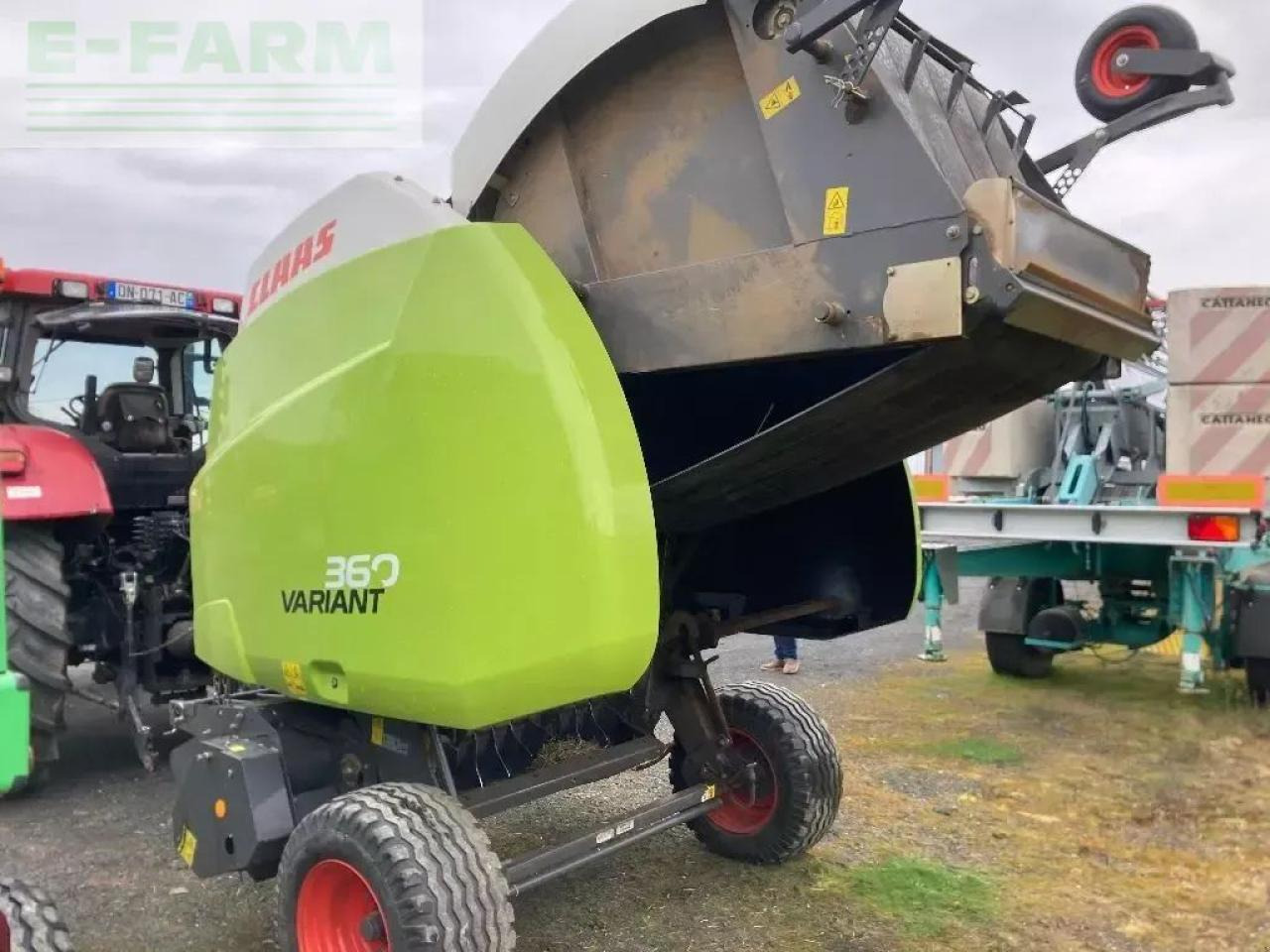 CLAAS variant 360 rf - Kocka bálázó: 2 kép. CLAAS variant 360 rf - Kocka bálázó: 2 kép.