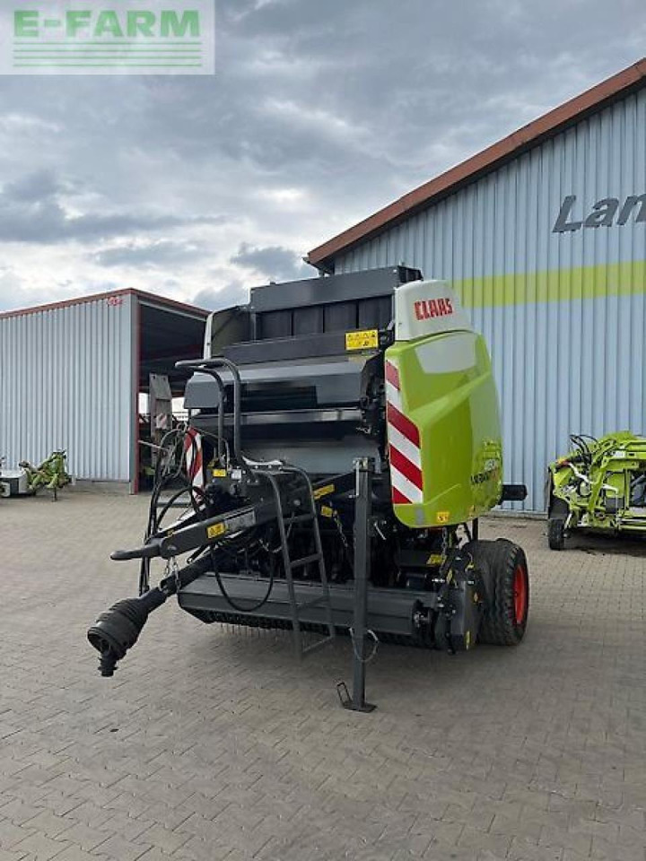 CLAAS variant 480 rc pro - Kocka bálázó: 1 kép. CLAAS variant 480 rc pro - Kocka bálázó: 1 kép.