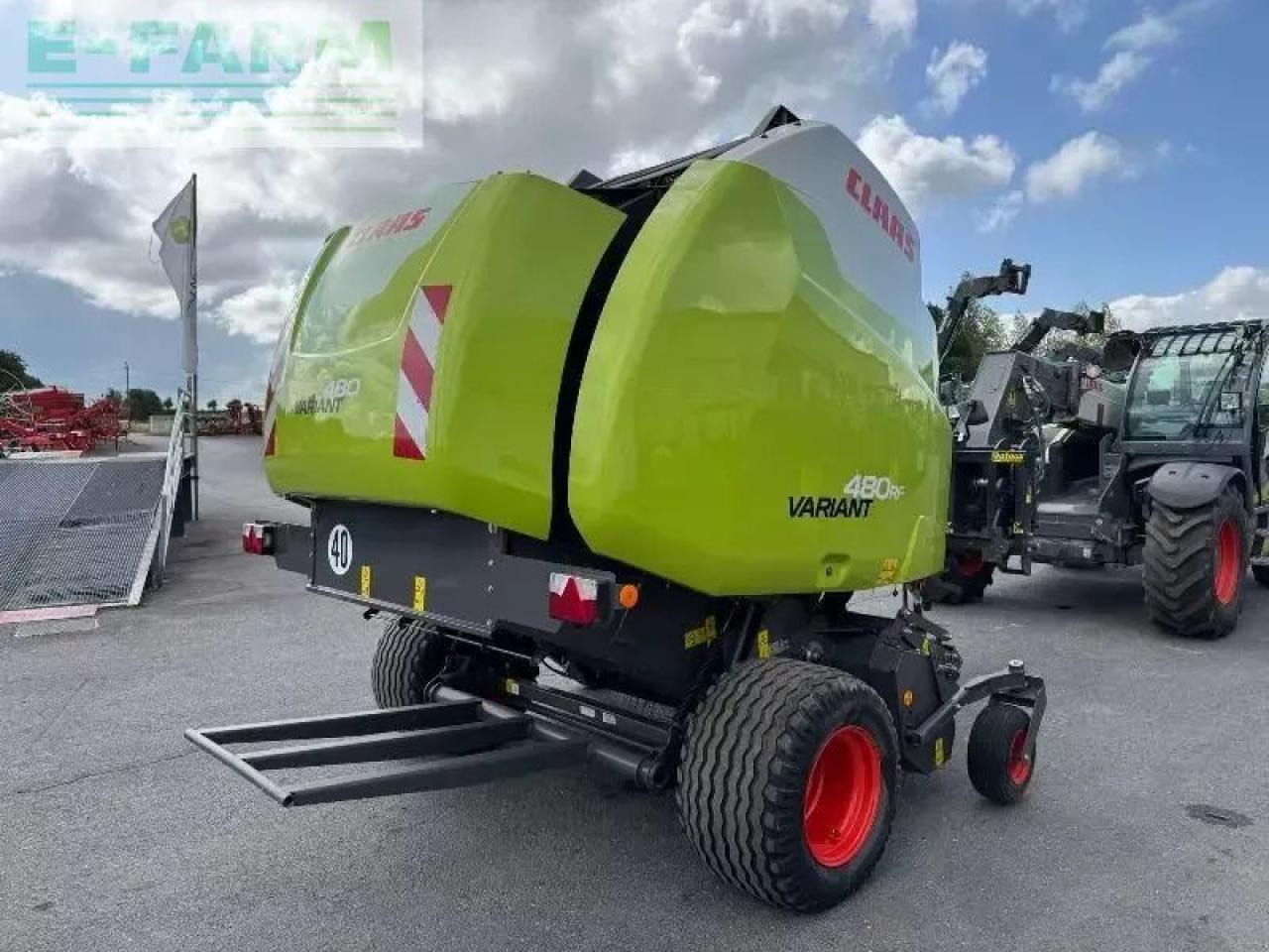 CLAAS variant 480rf - Kocka bálázó: 4 kép. CLAAS variant 480rf - Kocka bálázó: 4 kép.