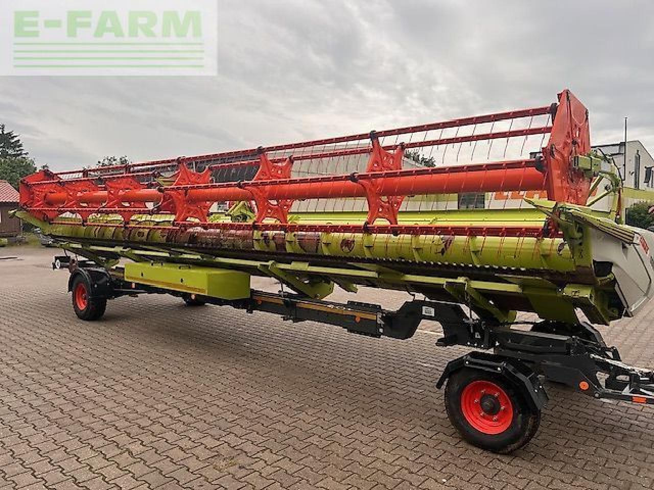 CLAAS vario 1080 - Takarmánybetakarító gép: 1 kép. CLAAS vario 1080 - Takarmánybetakarító gép: 1 kép.