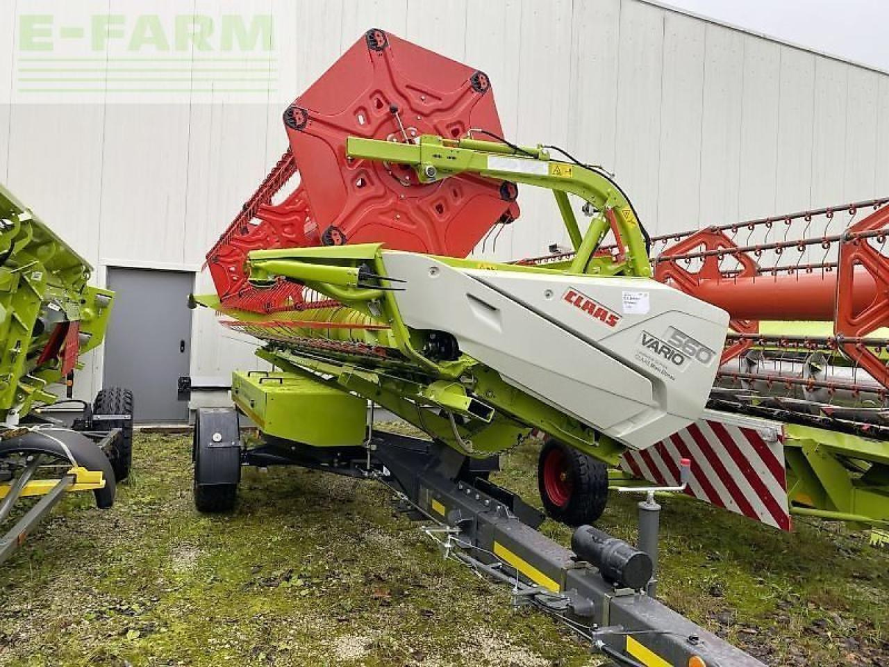CLAAS vario 560 - Takarmánybetakarító gép: 2 kép. CLAAS vario 560 - Takarmánybetakarító gép: 2 kép.