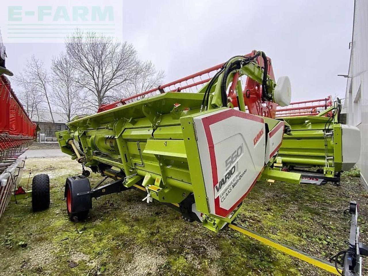 CLAAS vario 560 - Takarmánybetakarító gép: 3 kép. CLAAS vario 560 - Takarmánybetakarító gép: 3 kép.