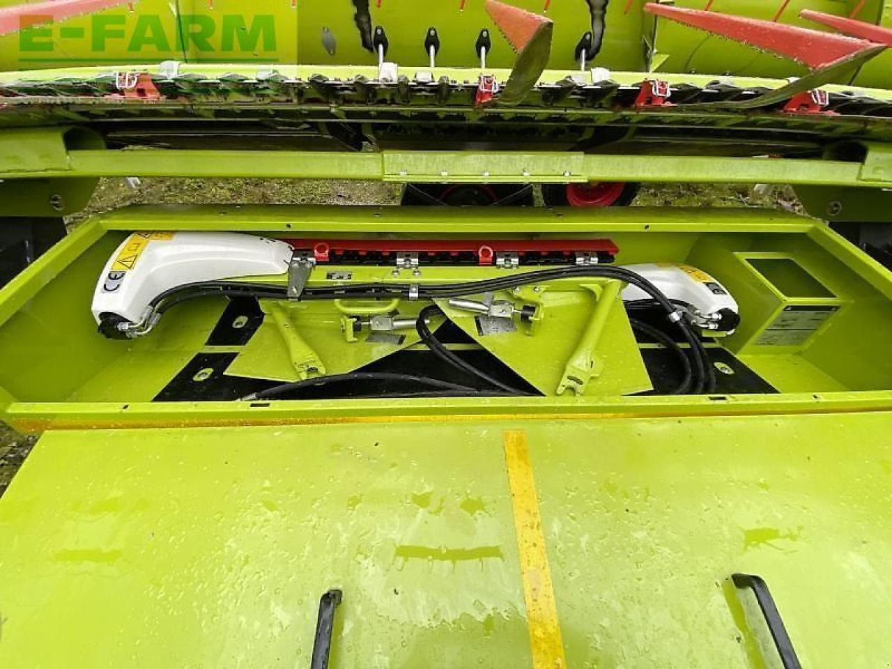 CLAAS vario 560 - Takarmánybetakarító gép: 5 kép. CLAAS vario 560 - Takarmánybetakarító gép: 5 kép.