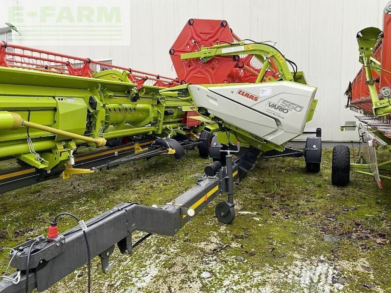 CLAAS vario 560 - Takarmánybetakarító gép: 4 kép. CLAAS vario 560 - Takarmánybetakarító gép: 4 kép.