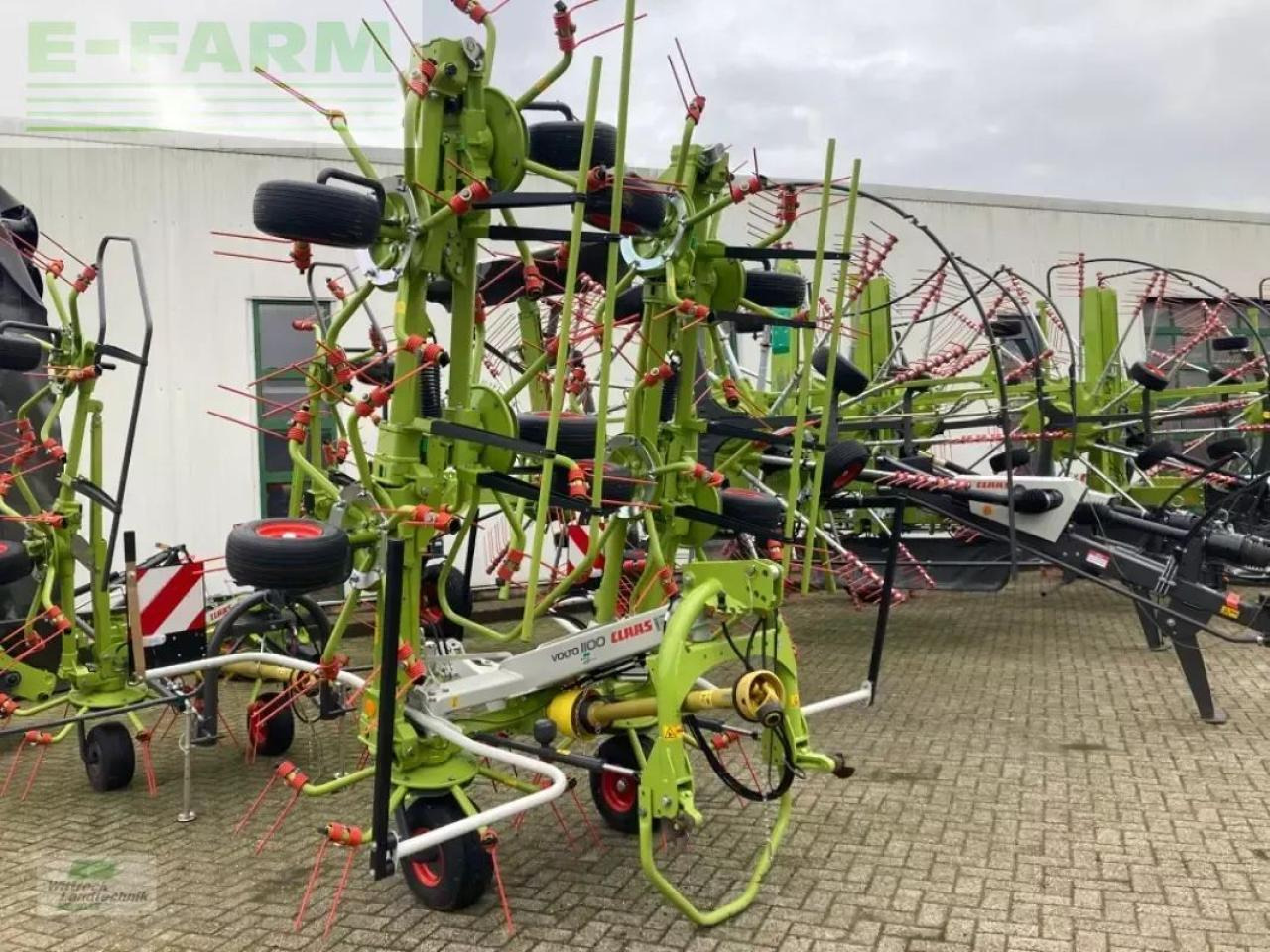 CLAAS volto 1100 - Szénaforgató: 1 kép. CLAAS volto 1100 - Szénaforgató: 1 kép.