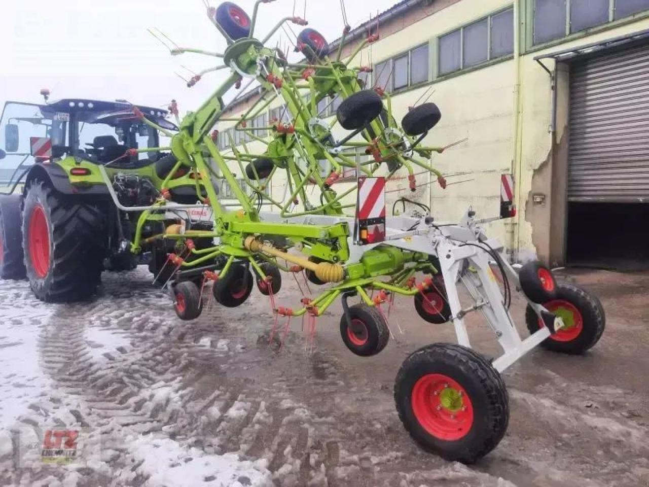 CLAAS volto 1300 t wender - Szénaforgató: 2 kép. CLAAS volto 1300 t wender - Szénaforgató: 2 kép.