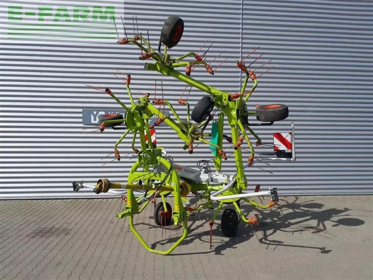CLAAS volto 800 - Szénaforgató: 2 kép. CLAAS volto 800 - Szénaforgató: 2 kép.