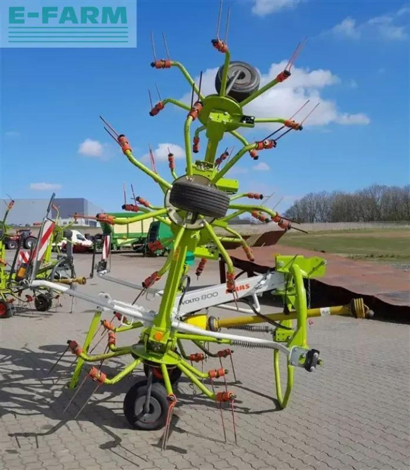 CLAAS volto 800 - Szénaforgató: 4 kép. CLAAS volto 800 - Szénaforgató: 4 kép.