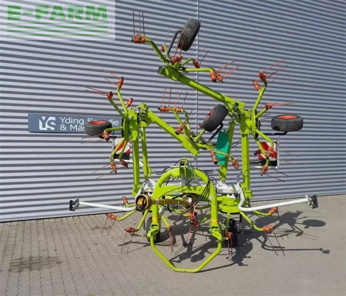 CLAAS volto 800 - Szénaforgató: 1 kép. CLAAS volto 800 - Szénaforgató: 1 kép.