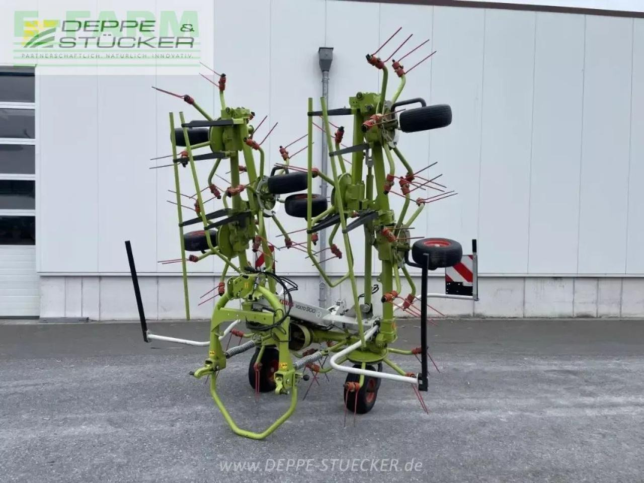 CLAAS volto 900 - Szénaforgató: 1 kép. CLAAS volto 900 - Szénaforgató: 1 kép.