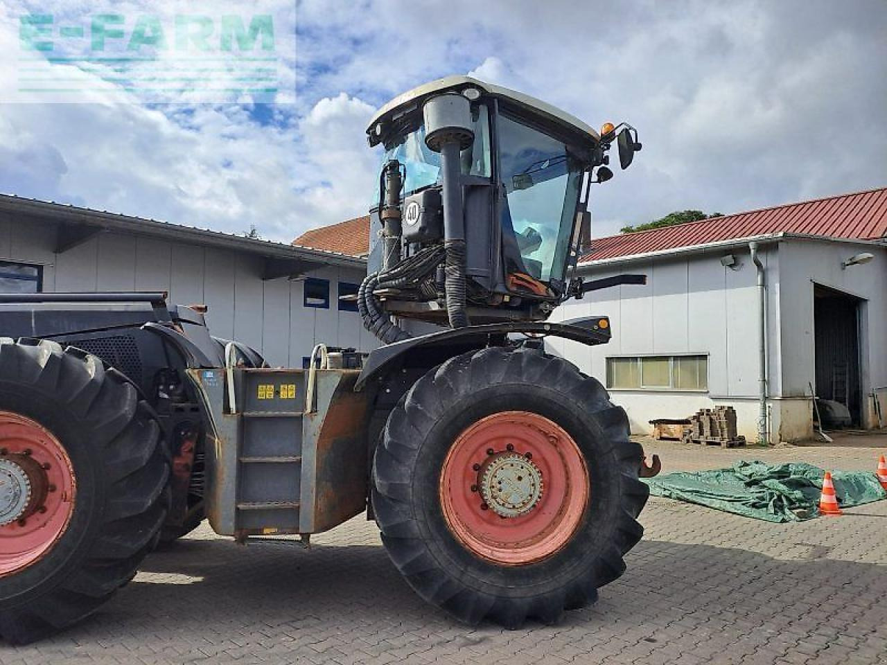 CLAAS xerion 3300 trac vc TRAC VC - Traktor: 4 kép. CLAAS xerion 3300 trac vc TRAC VC - Traktor: 4 kép.