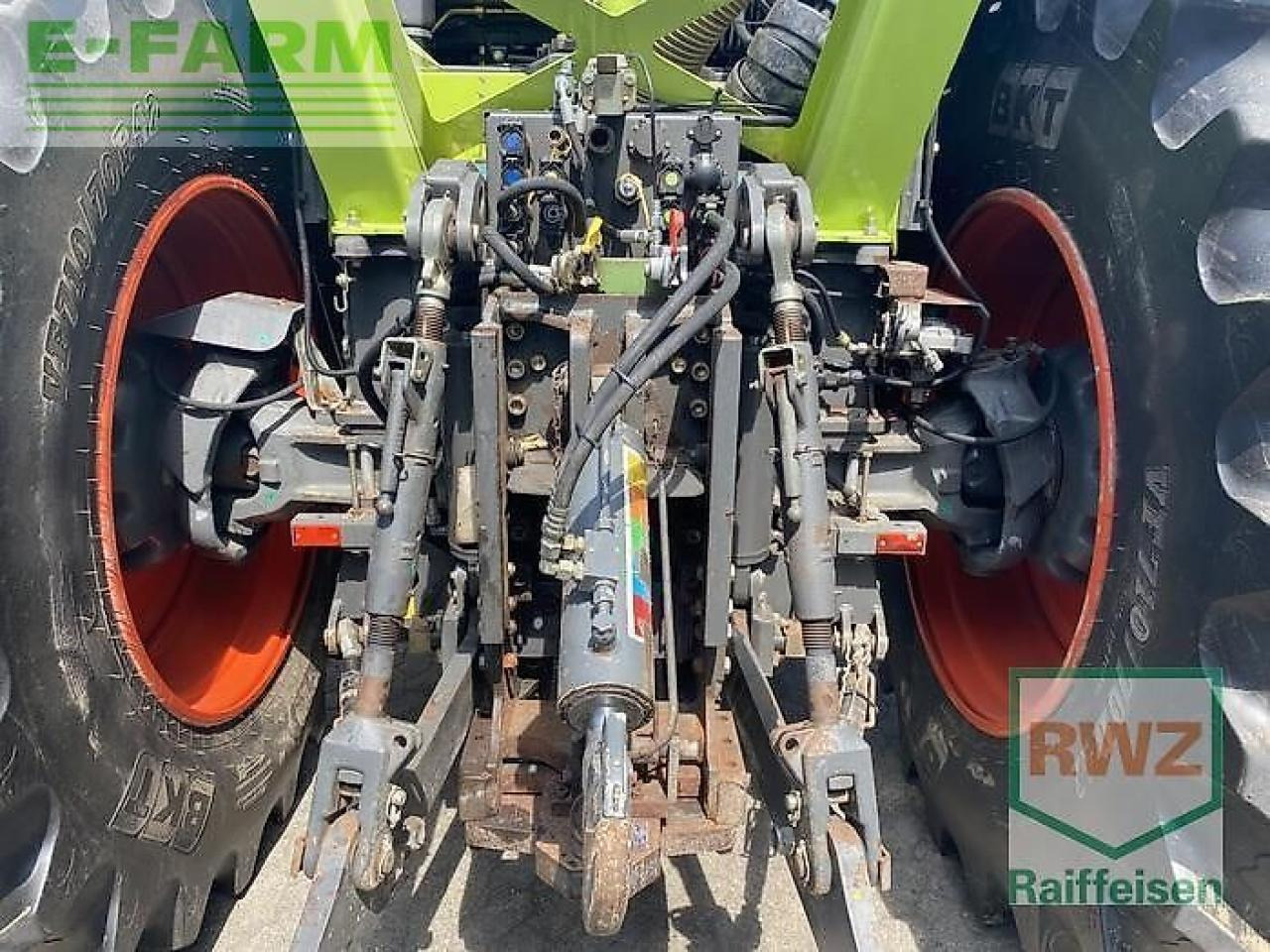 CLAAS xerion 3300 trac vc TRAC VC - Traktor: 4 kép. CLAAS xerion 3300 trac vc TRAC VC - Traktor: 4 kép.