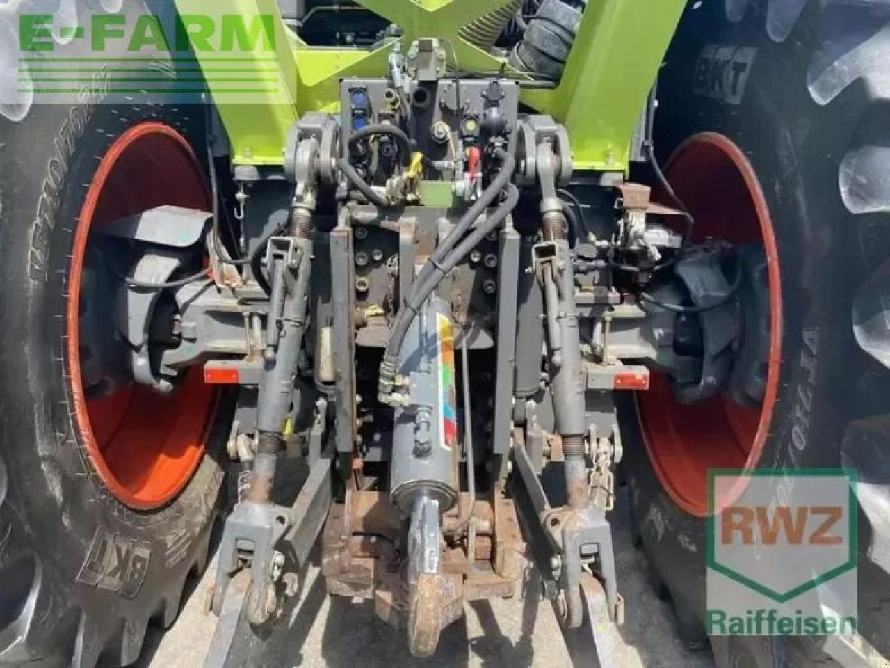 CLAAS xerion 3300 trac vc TRAC VC - Traktor: 4 kép. CLAAS xerion 3300 trac vc TRAC VC - Traktor: 4 kép.