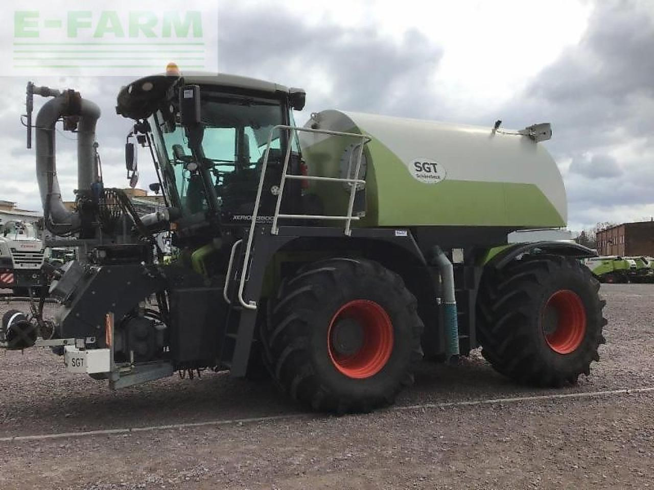 CLAAS xerion 3800 saddle trac - Önjáró permetező: 1 kép. CLAAS xerion 3800 saddle trac - Önjáró permetező: 1 kép.