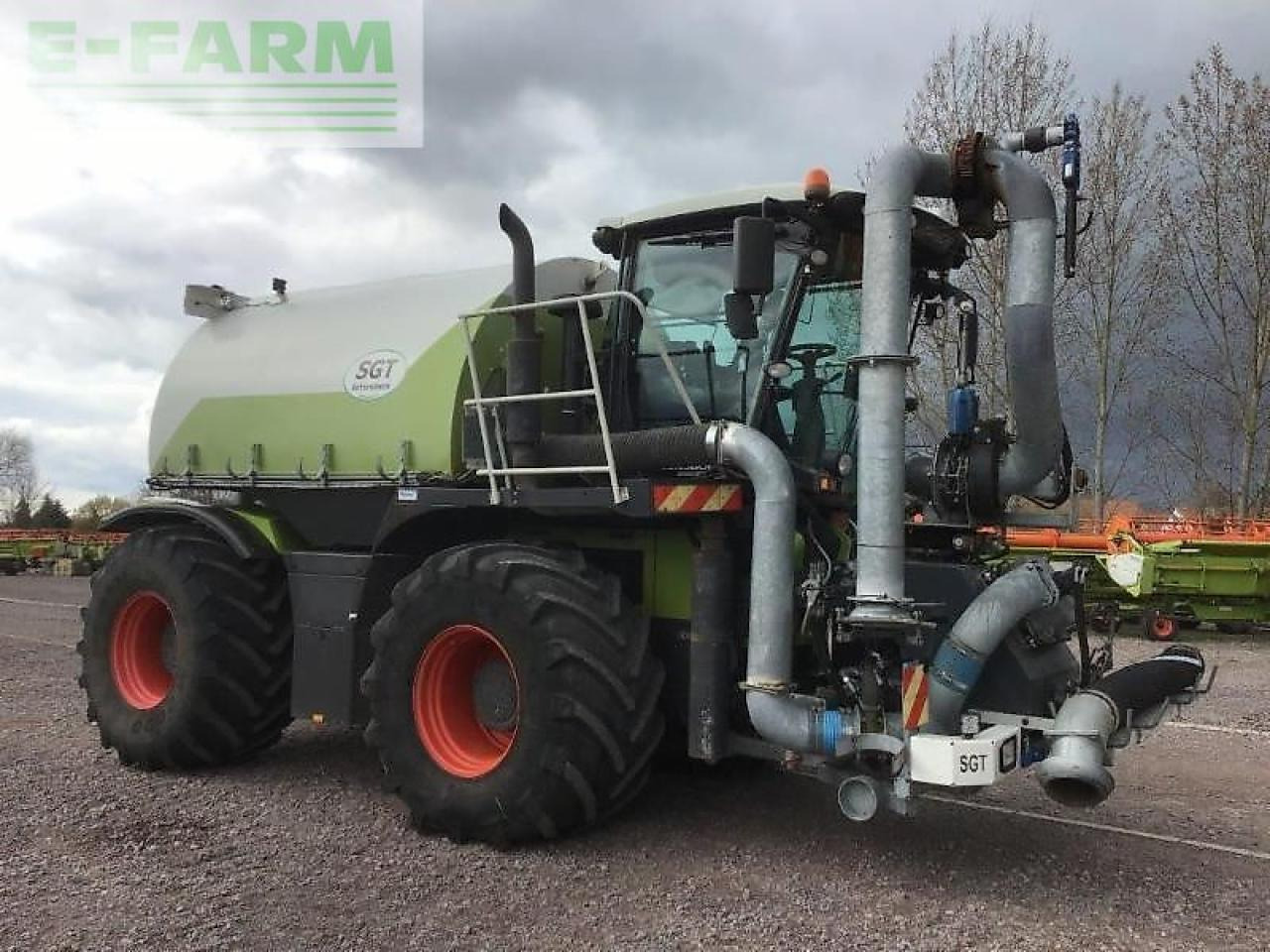 CLAAS xerion 3800 saddle trac - Önjáró permetező: 3 kép. CLAAS xerion 3800 saddle trac - Önjáró permetező: 3 kép.