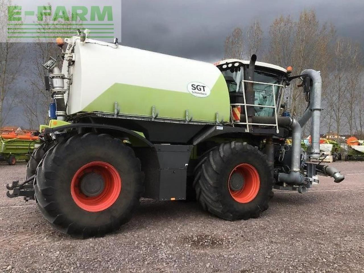 CLAAS xerion 3800 saddle trac - Önjáró permetező: 4 kép. CLAAS xerion 3800 saddle trac - Önjáró permetező: 4 kép.