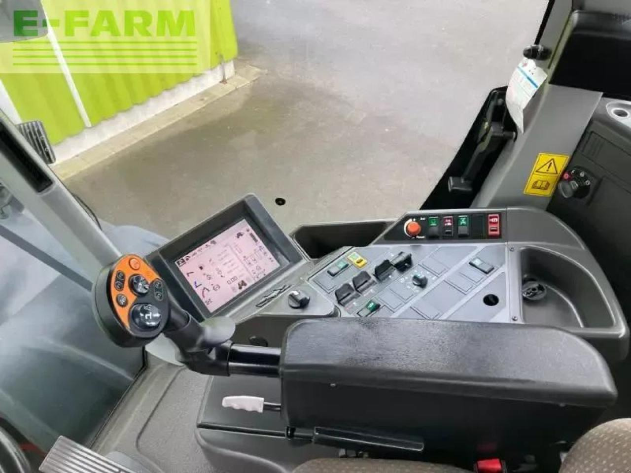 Traktor CLAAS xerion 3800 trac vc TRAC VC: 11 kép. Traktor CLAAS xerion 3800 trac vc TRAC VC: 11 kép.