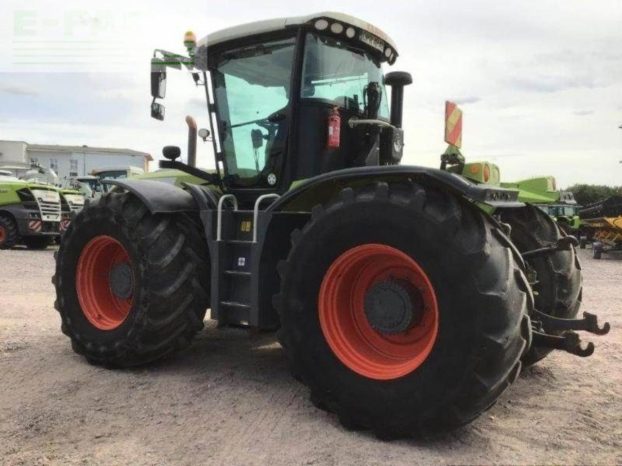 CLAAS xerion 3800 trac vc TRAC VC - Traktor: 4 kép. CLAAS xerion 3800 trac vc TRAC VC - Traktor: 4 kép.