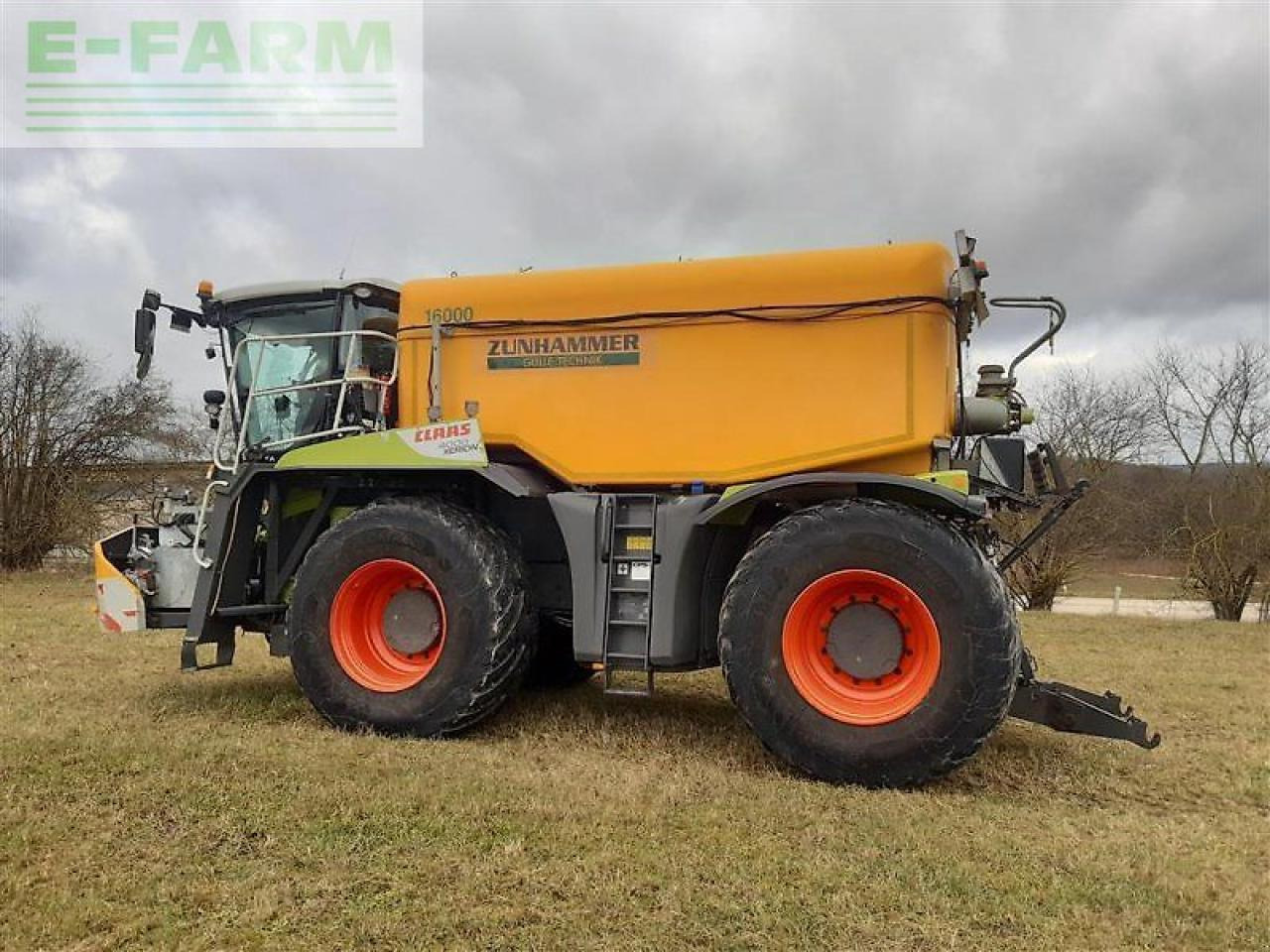 CLAAS xerion 4000 saddle trac SADDLE TRAC - Önjáró permetező: 5 kép. CLAAS xerion 4000 saddle trac SADDLE TRAC - Önjáró permetező: 5 kép.