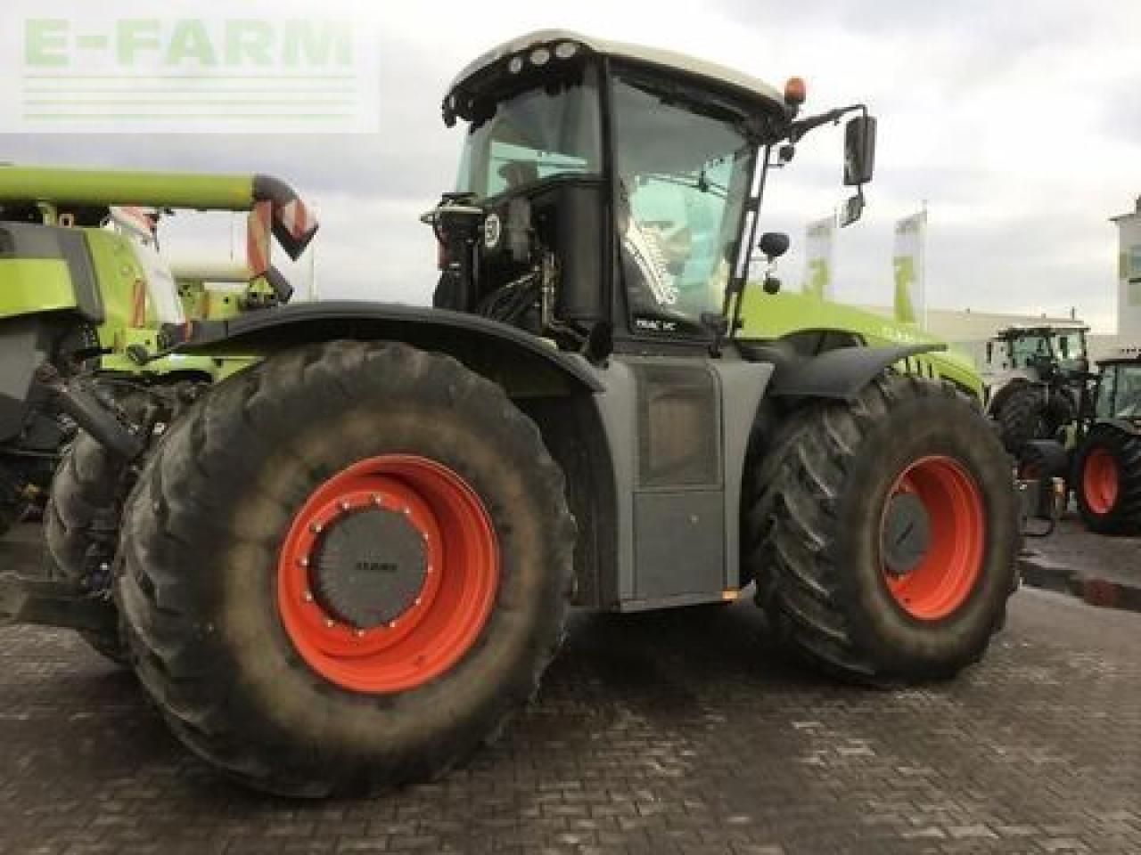 CLAAS xerion 4000 trac vc TRAC VC - Traktor: 3 kép. CLAAS xerion 4000 trac vc TRAC VC - Traktor: 3 kép.