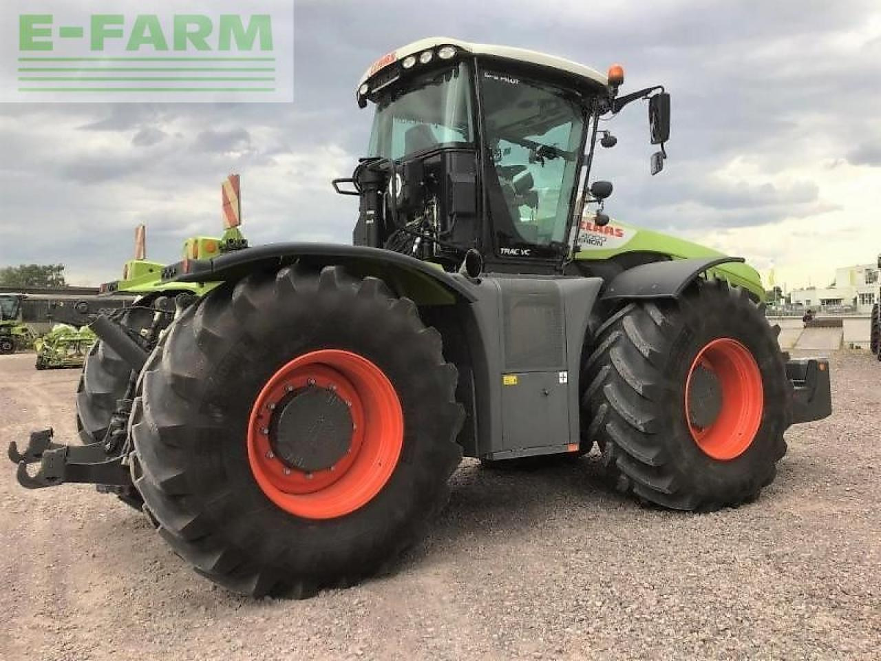 CLAAS xerion 4000 trac vc TRAC VC - Traktor: 4 kép. CLAAS xerion 4000 trac vc TRAC VC - Traktor: 4 kép.
