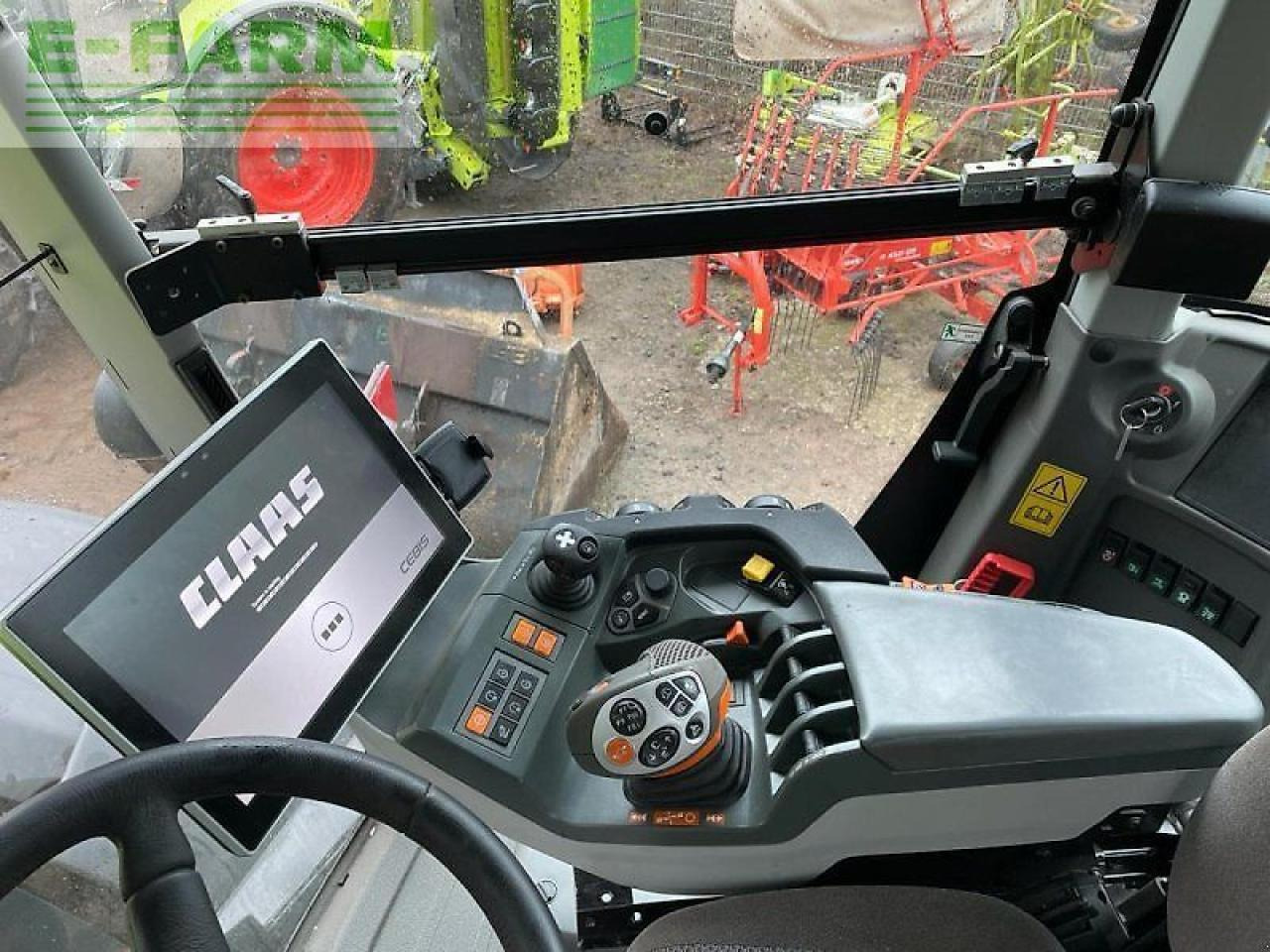 CLAAS xerion 4200 trac vc TRAC VC - Traktor: 5 kép. CLAAS xerion 4200 trac vc TRAC VC - Traktor: 5 kép.