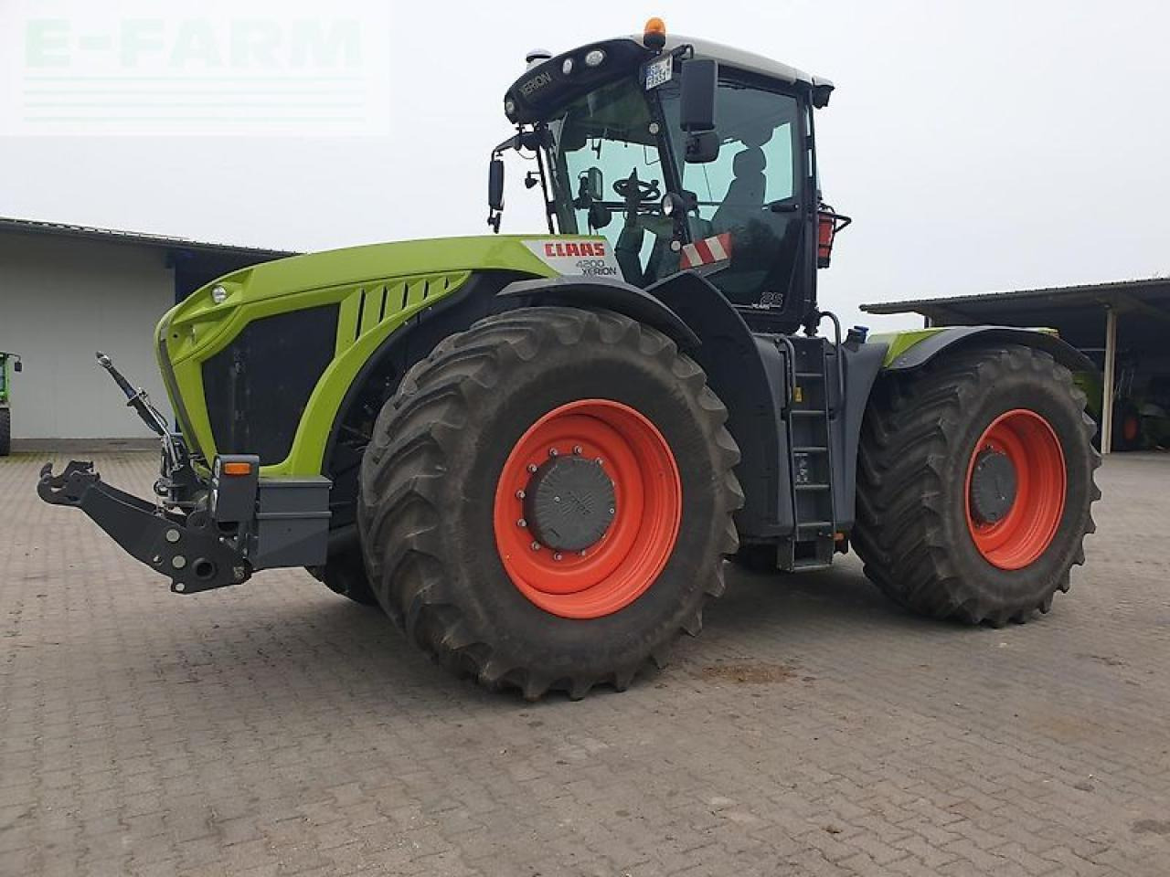 CLAAS xerion 4200 trac vc + rtk TRAC VC - Traktor: 1 kép. CLAAS xerion 4200 trac vc + rtk TRAC VC - Traktor: 1 kép.