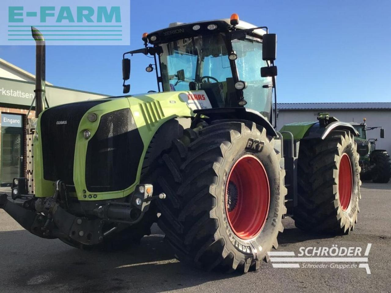 CLAAS xerion 4500 - Traktor: 2 kép. CLAAS xerion 4500 - Traktor: 2 kép.