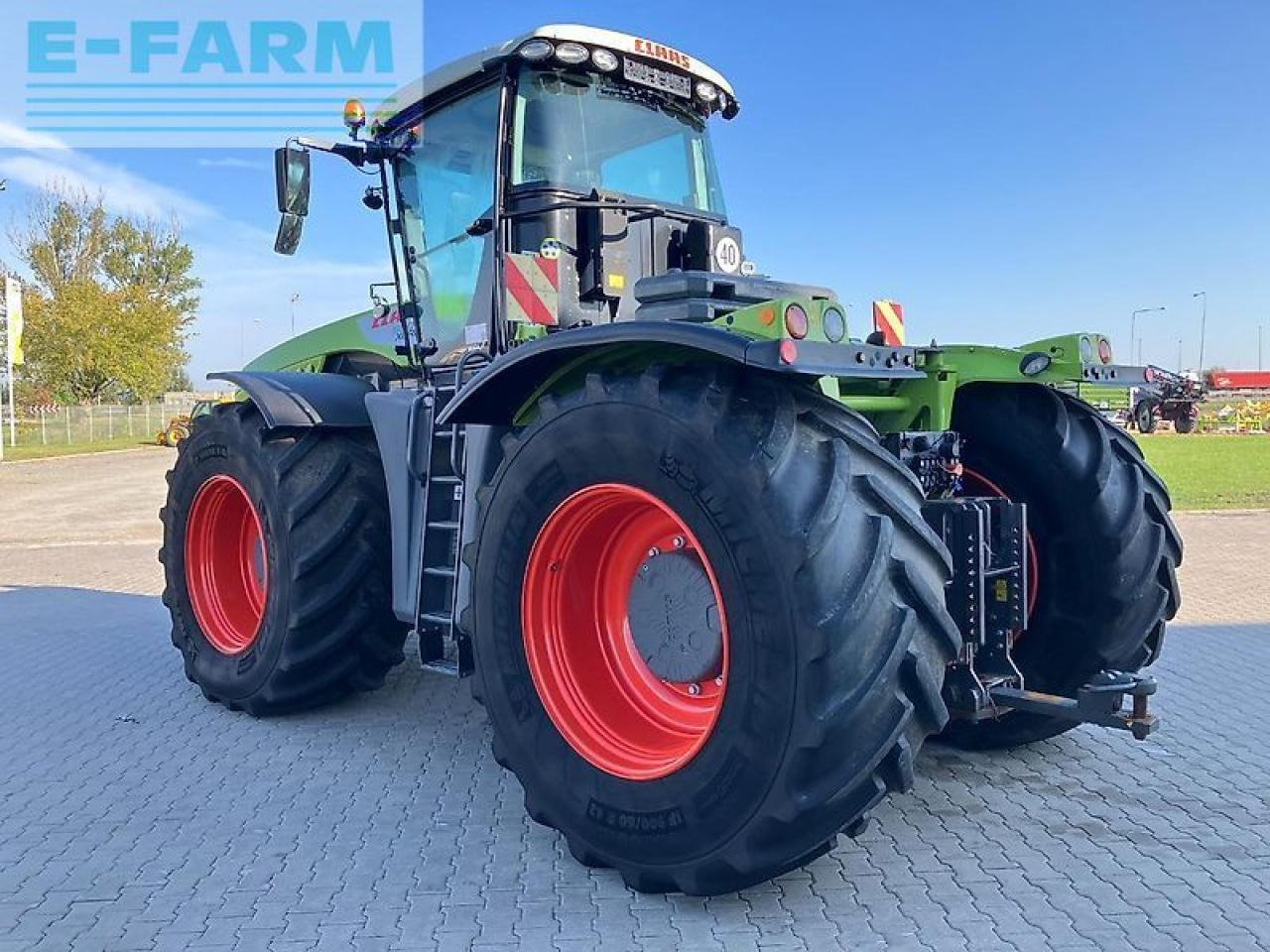 CLAAS xerion 5000 - Traktor: 5 kép. CLAAS xerion 5000 - Traktor: 5 kép.