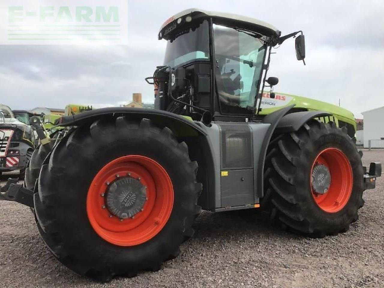 CLAAS xerion 5000 trac vc - Traktor: 4 kép. CLAAS xerion 5000 trac vc - Traktor: 4 kép.
