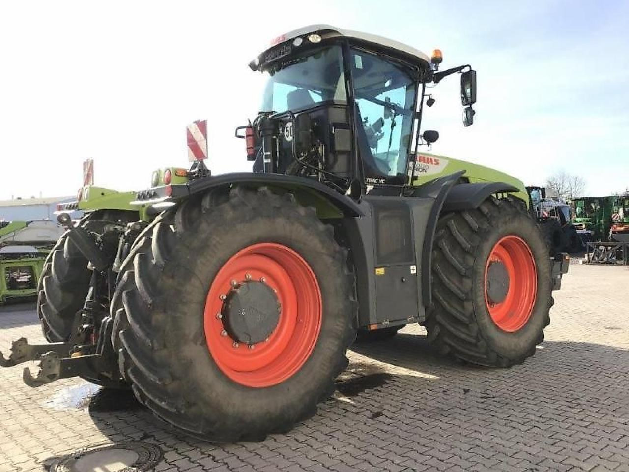 CLAAS xerion 5000 trac vc TRAC VC - Traktor: 4 kép. CLAAS xerion 5000 trac vc TRAC VC - Traktor: 4 kép.