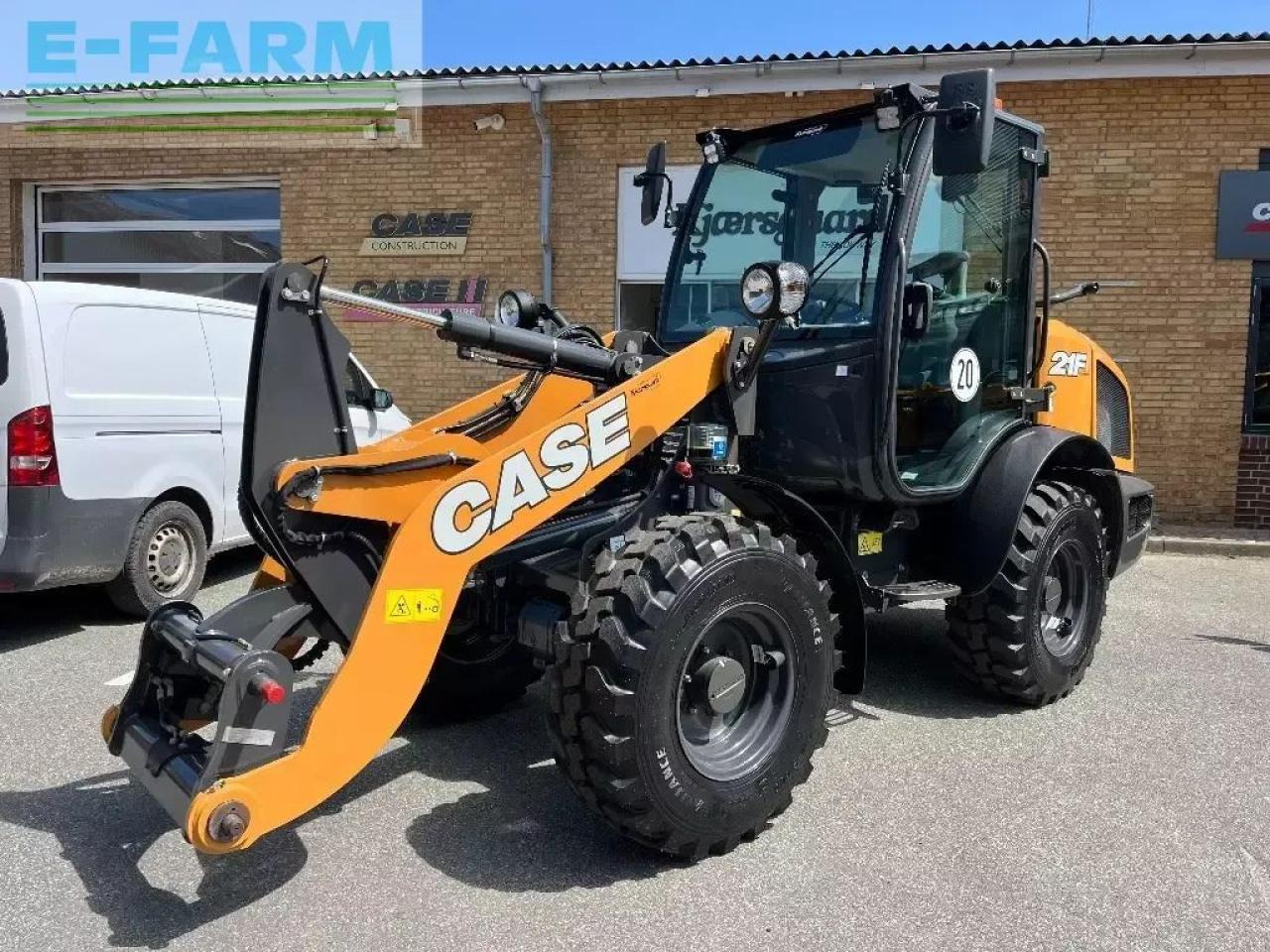 Case-IH 21 f - Minikotró: 1 kép. Case-IH 21 f - Minikotró: 1 kép.