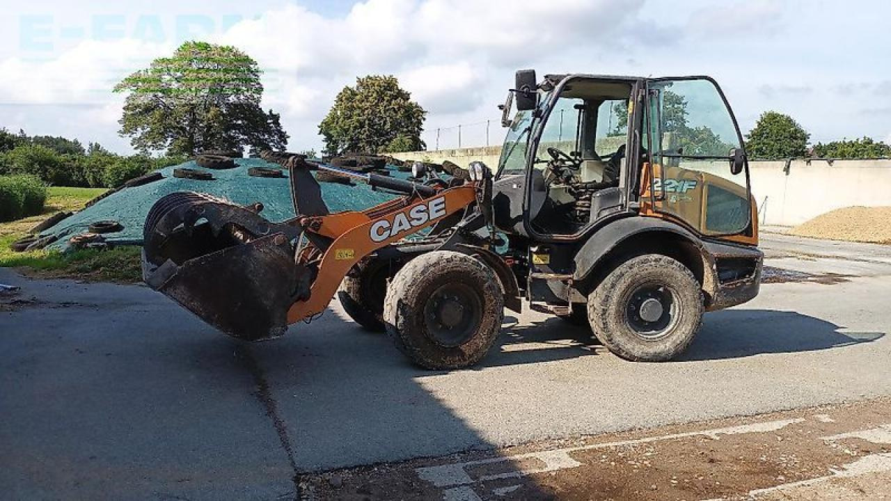 Case-IH 221 f - Minikotró: 4 kép. Case-IH 221 f - Minikotró: 4 kép.