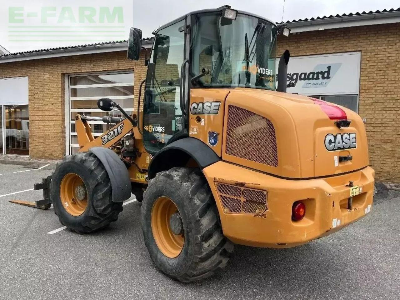 Case-IH 321 f - Minikotró: 3 kép. Case-IH 321 f - Minikotró: 3 kép.