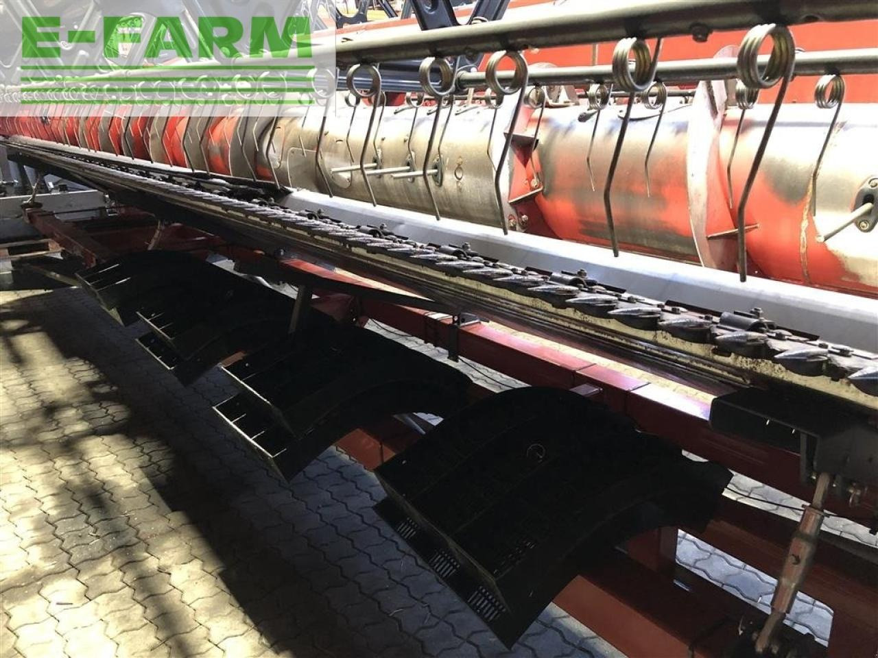 Case-IH 35 fod varicut 3050 - Takarmánybetakarító gép: 3 kép. Case-IH 35 fod varicut 3050 - Takarmánybetakarító gép: 3 kép.
