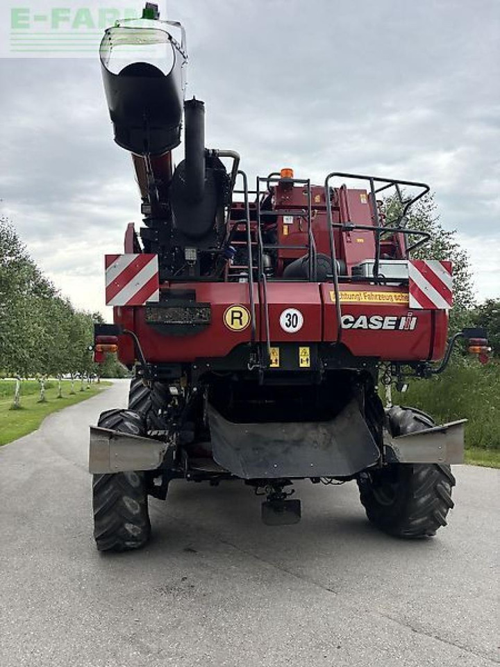Case-IH axial-flow 6140 - Kombájn: 3 kép. Case-IH axial-flow 6140 - Kombájn: 3 kép.