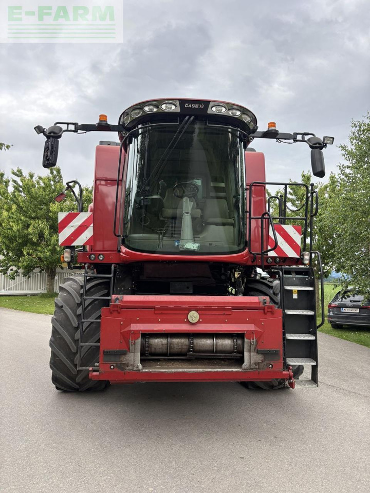 Case-IH axial-flow 6140 - Kombájn: 1 kép. Case-IH axial-flow 6140 - Kombájn: 1 kép.