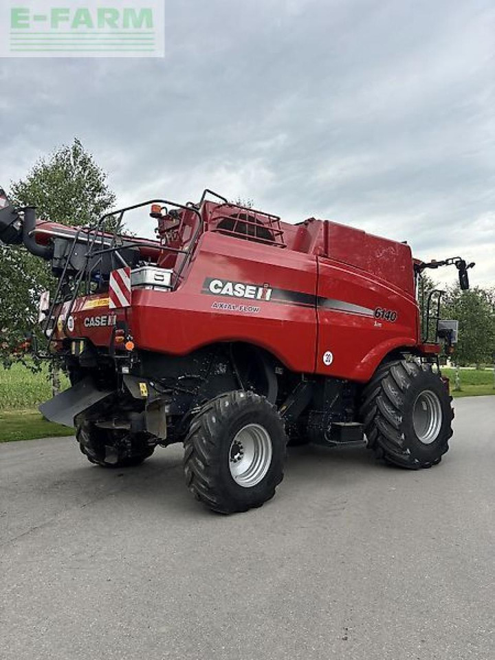 Case-IH axial-flow 6140 - Kombájn: 4 kép. Case-IH axial-flow 6140 - Kombájn: 4 kép.