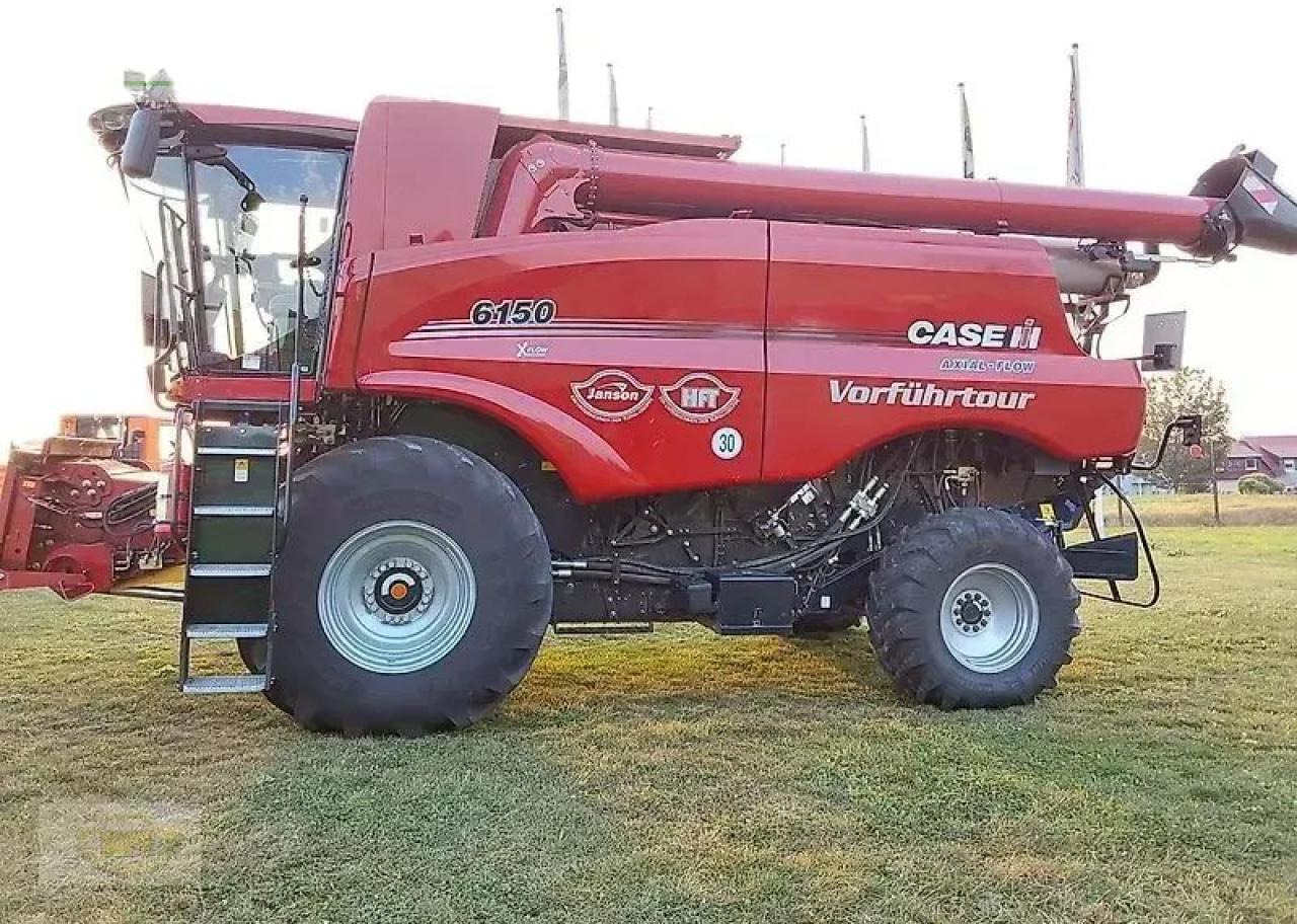 Case-IH axial-flow 6150 inkl. schneidwerk 7,62 m und wagen - Kombájn: 2 kép. Case-IH axial-flow 6150 inkl. schneidwerk 7,62 m und wagen - Kombájn: 2 kép.