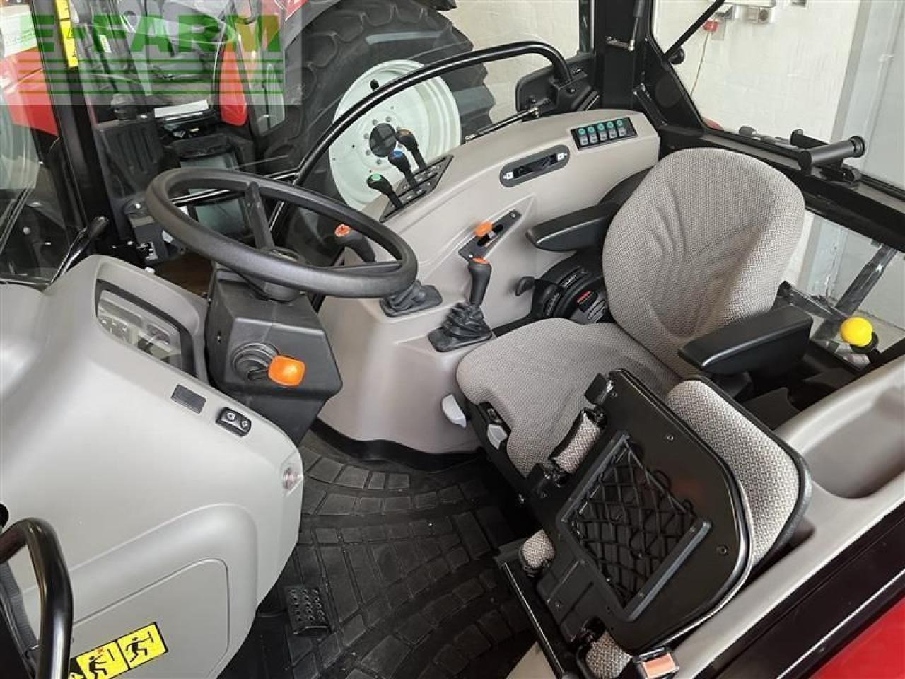 Traktor Case-IH farmall 65 a (stage v): 7 kép.